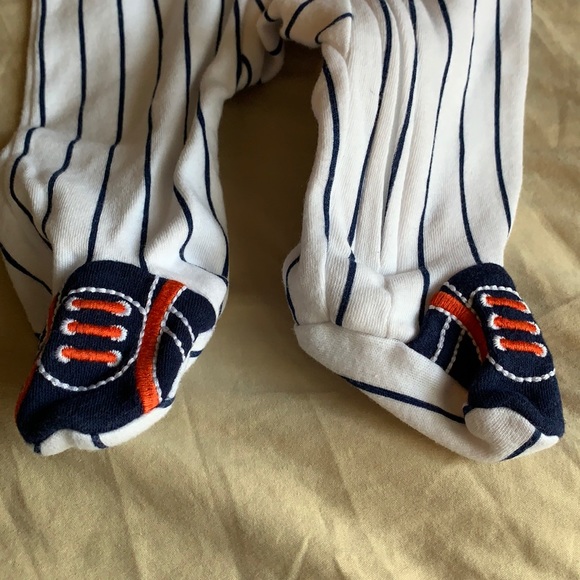 Mommy’s Rookie Footie - Picture 2 of 3